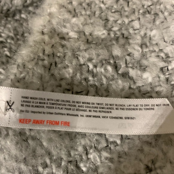 Nice soft chunky blanket scarf with fringe - Picture 9 of 10